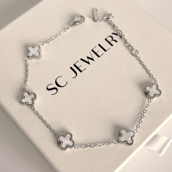 Silver Clover Bracelet Petite Clover Silver Chain Mother of Pearl - Picture 3 of 10